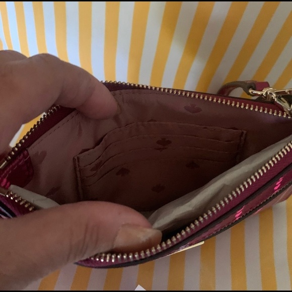 Kate Spade ♠️ wristlet 5x7 - Picture 3 of 4